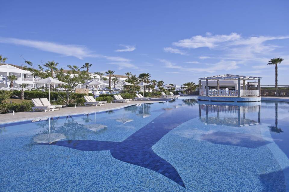 Sandy Beach Resort 4