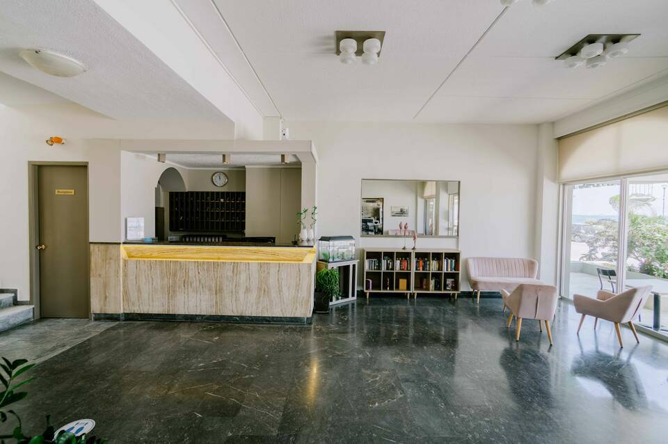 Zephyros Hotel 4