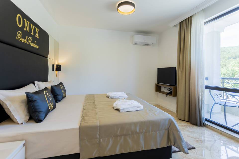 Onyx Beach Residence 3