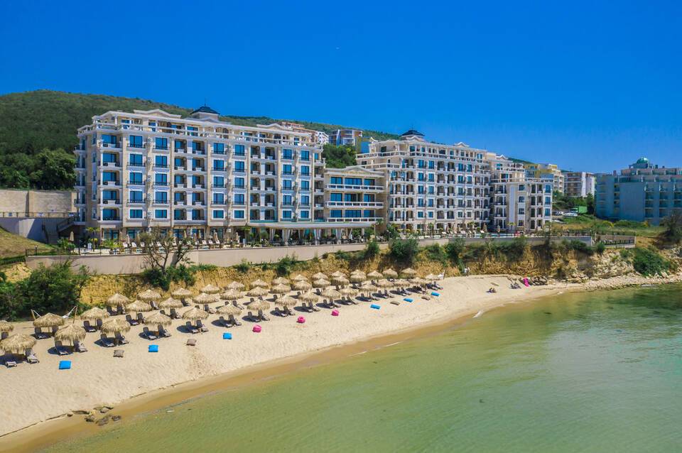 Onyx Beach Residence 5