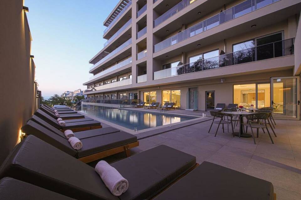 Poseidon Beach Resort 4