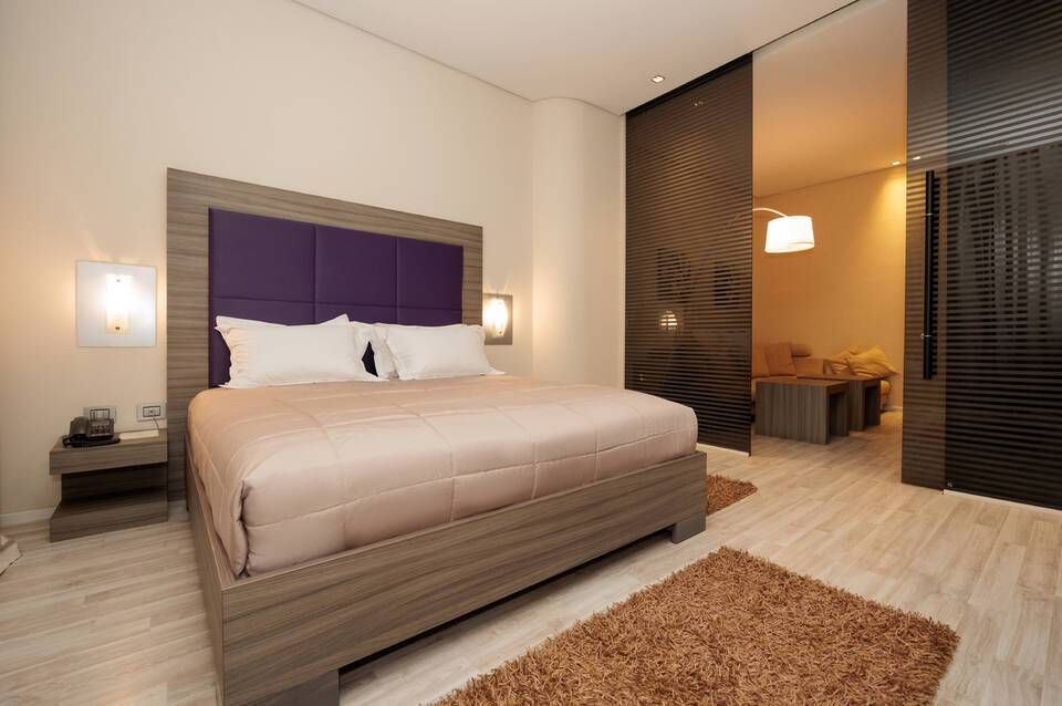 Sky Hotel 4