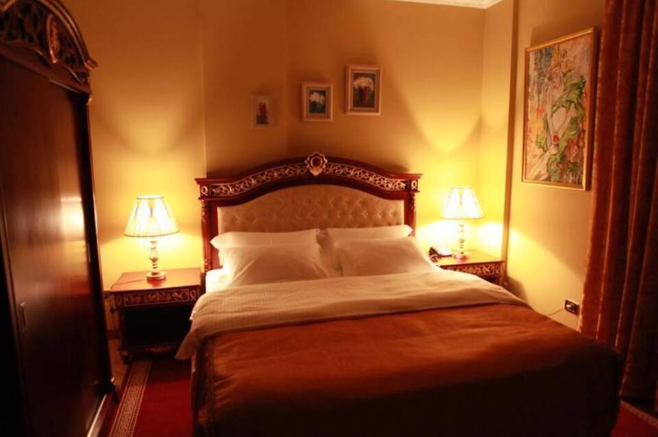 Dinasty Hotel 3