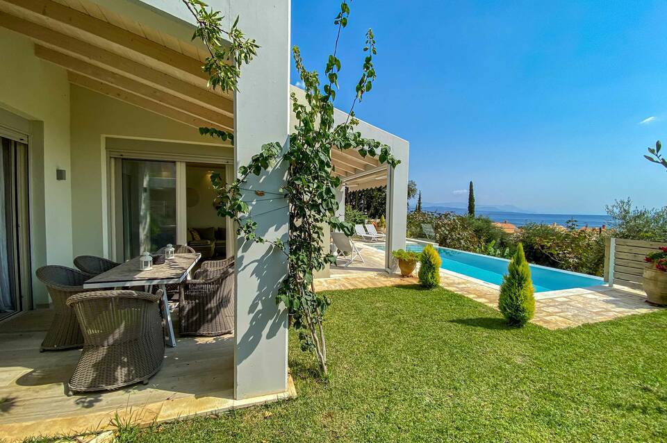 La Riviera Barbati Seaside Luxurious Apartments & Villas 5