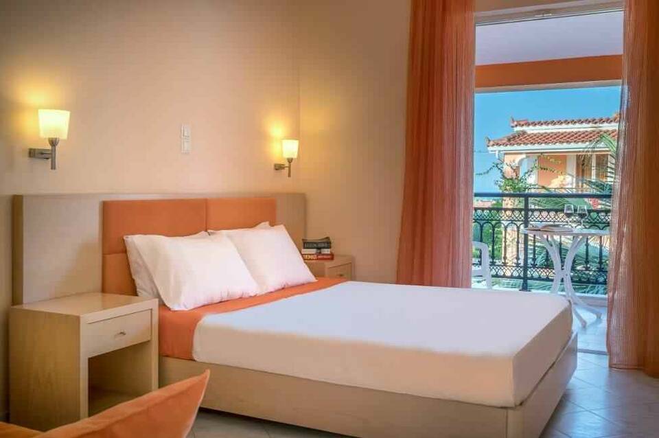 Dream Hotel 1