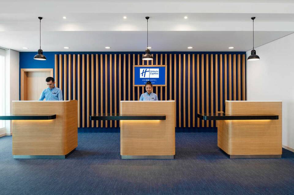 Holiday Inn Express Dubai Airport 2