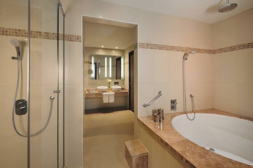 AVANI Deira Dubai Hotel 5