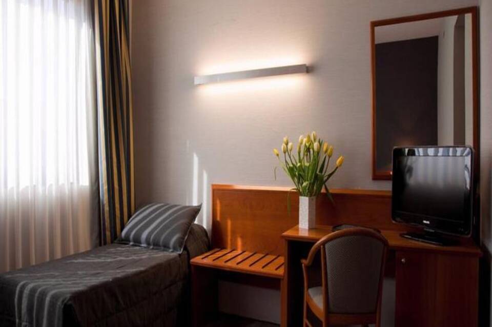 Hotel Zone 4