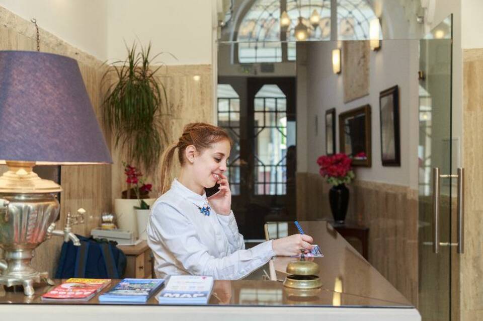 Hotel Mika Downtown 3