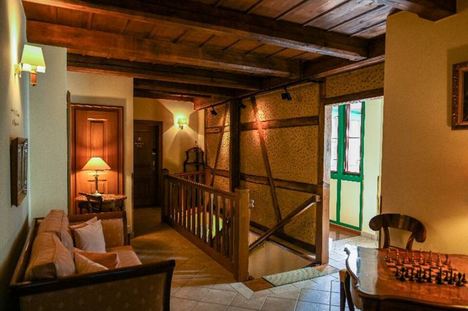 Golden Well Hotel 5