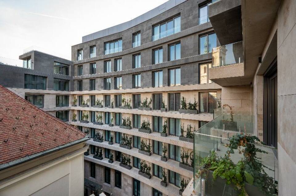 Hotel Emerald & Suites 1