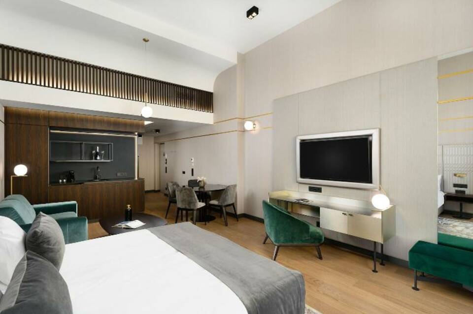 Hotel Emerald & Suites 3