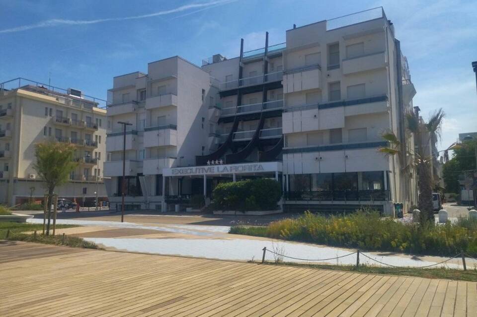 Executive La Fiorita 2