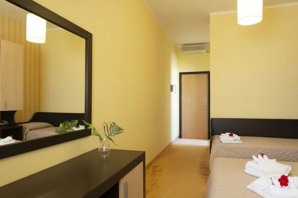 Club Hotel Bikini & Tropicana 3