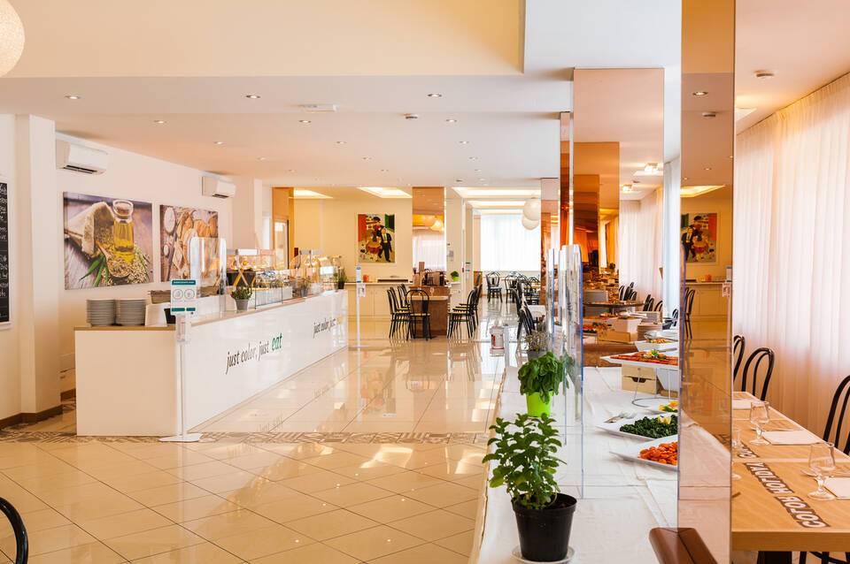 Color Metropolitan Family Hotel 1