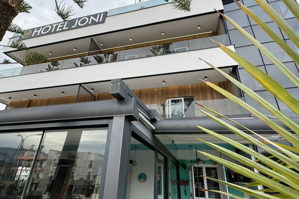 Joni Hotel 2