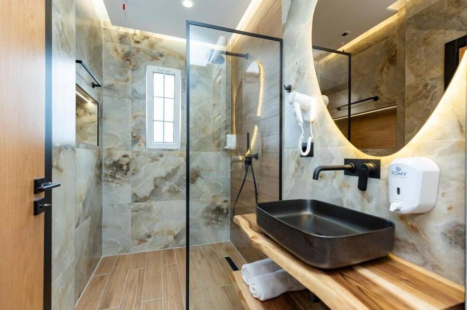 Joni Hotel 3
