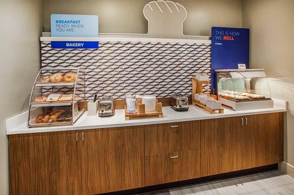 Holiday Inn Express Orlando - International Drive 1
