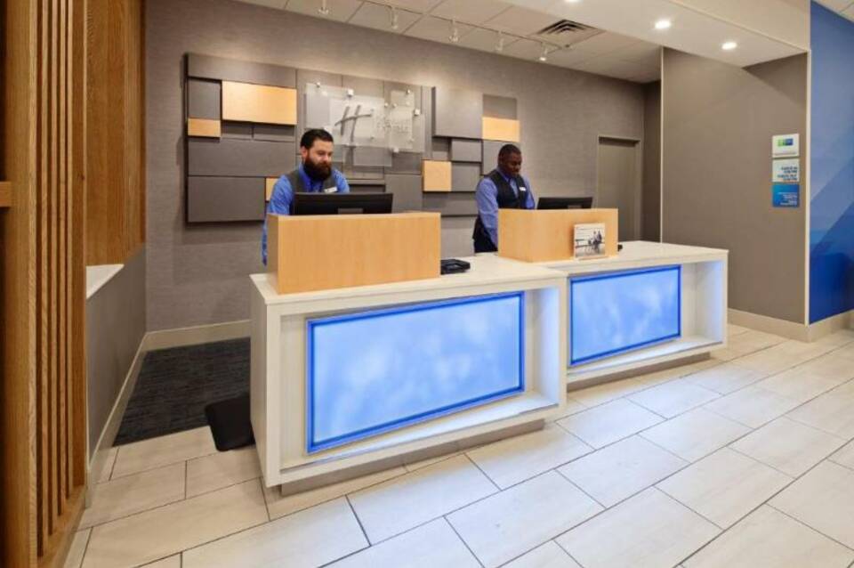Holiday Inn Express Los Angeles LAX Airport 5