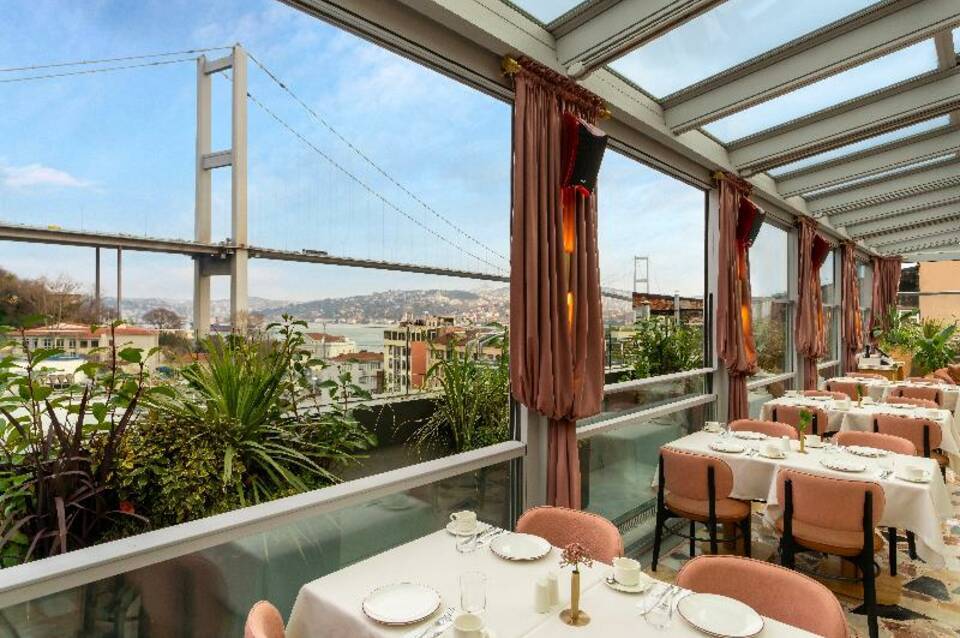 Crowne Plaza Istanbul - Ortakoy Bosphorus 2