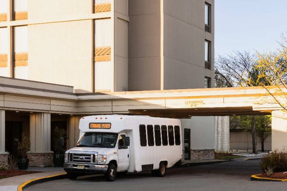 Crowne Plaza Newark Airport 5