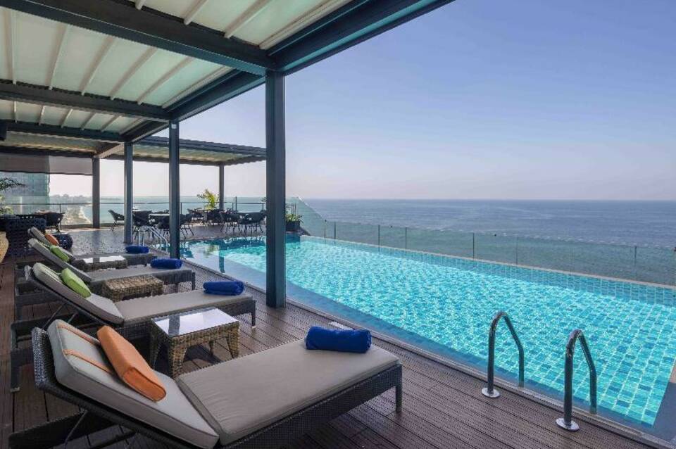 Radisson Hotel Colombo 5