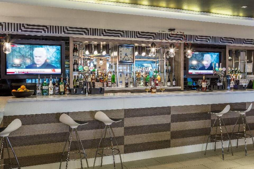 Holiday Inn London - Watford Junction 5