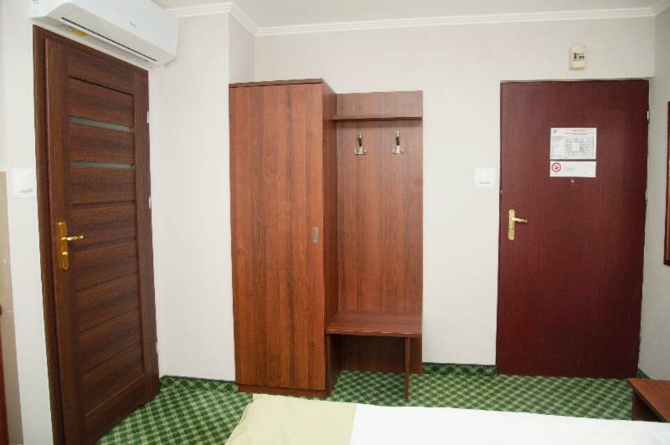 Hit Hotel 5