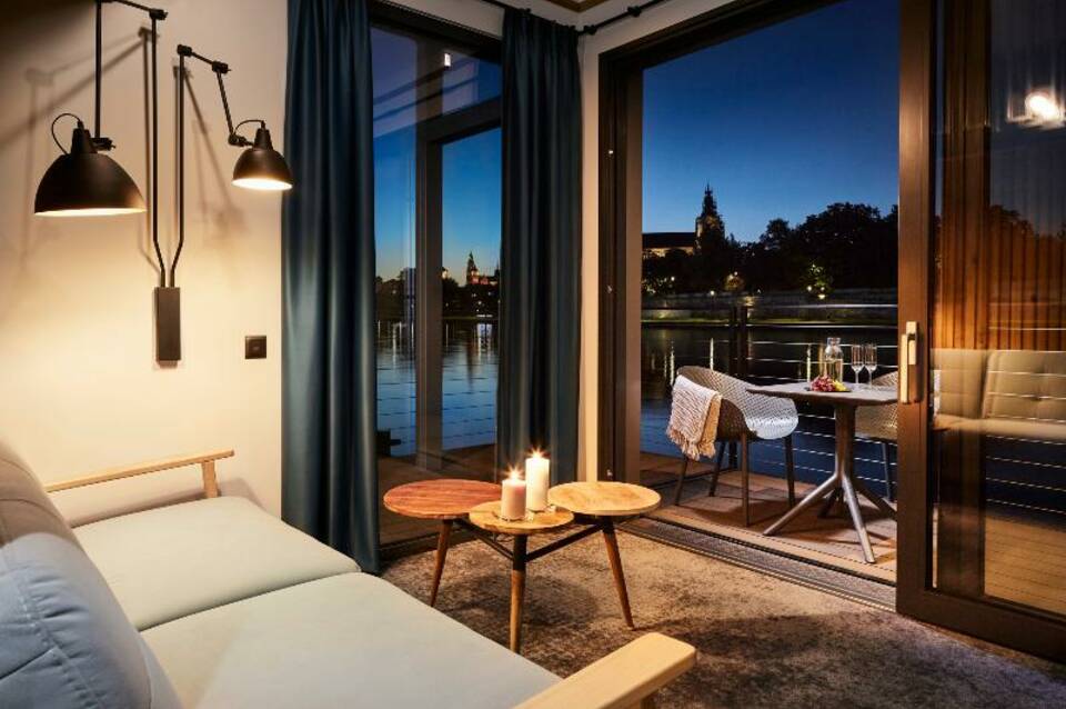 New Port Hotel 1