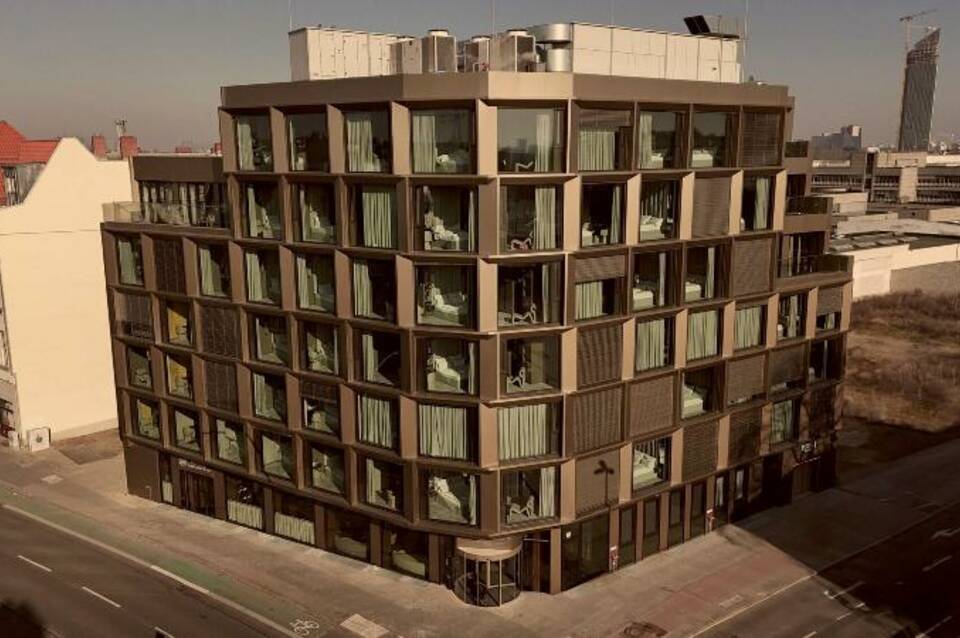 Bellman Hotel 2