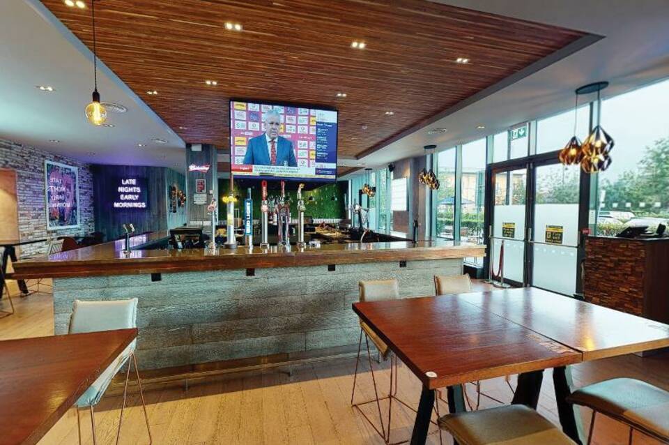 Village Hotel Manchester Ashton 4