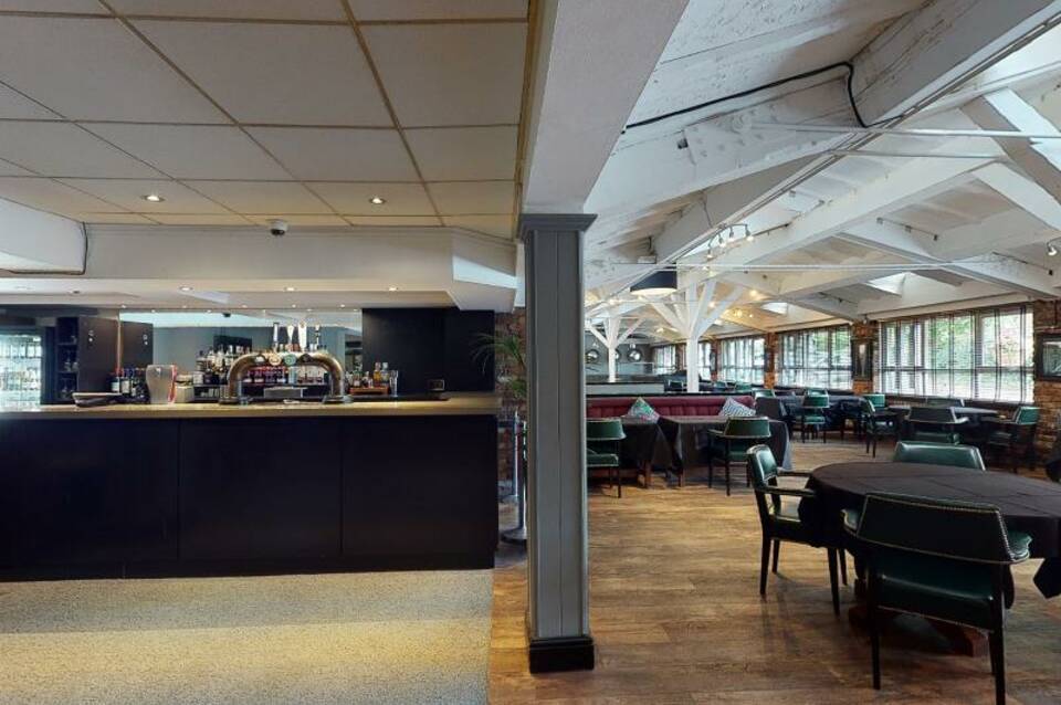 Village Hotel Hyde 1