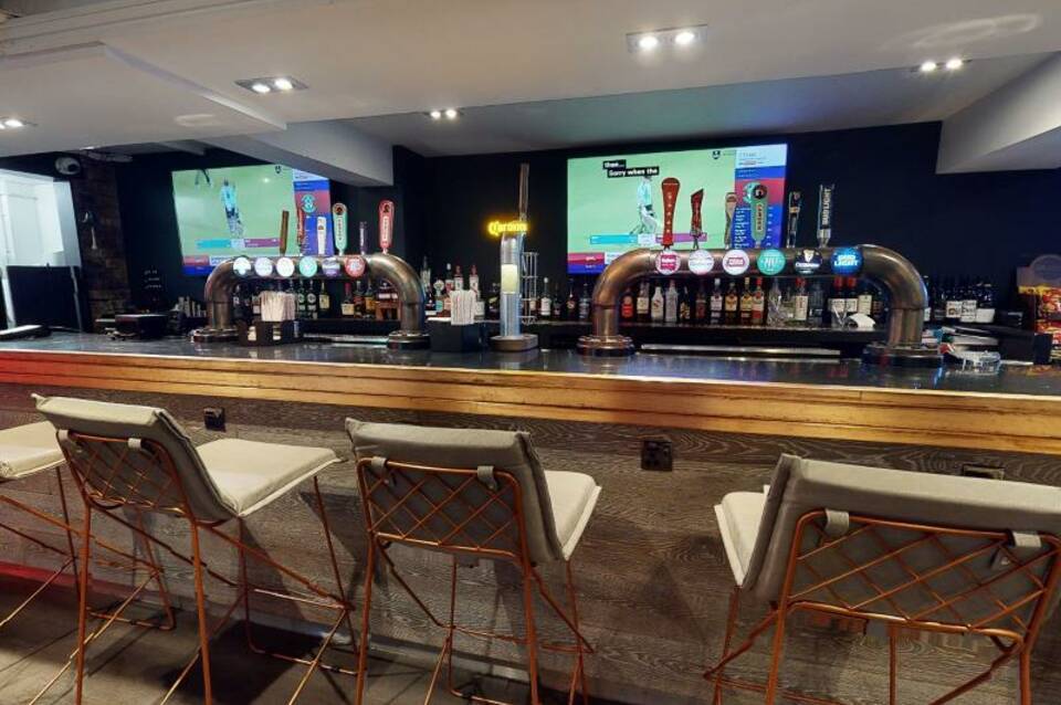 Village Hotel Hyde 3