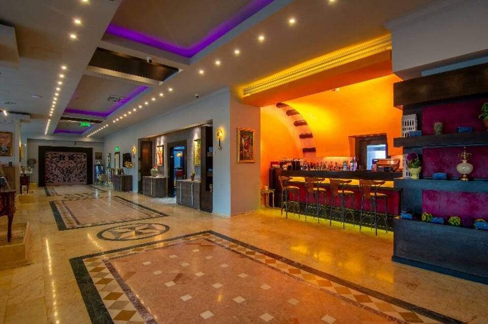 Phoenicia Express Hotel 3