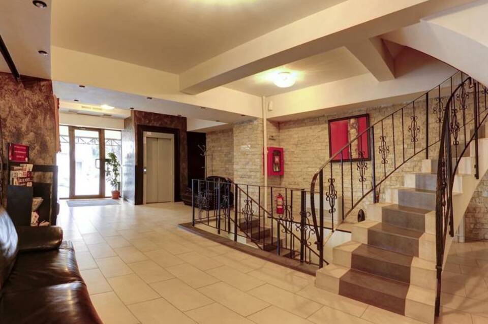 Avis Boutique Hotel & Restaurant 1