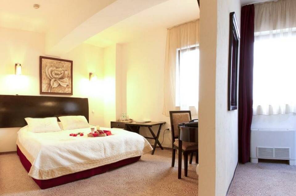 Avis Boutique Hotel & Restaurant 2