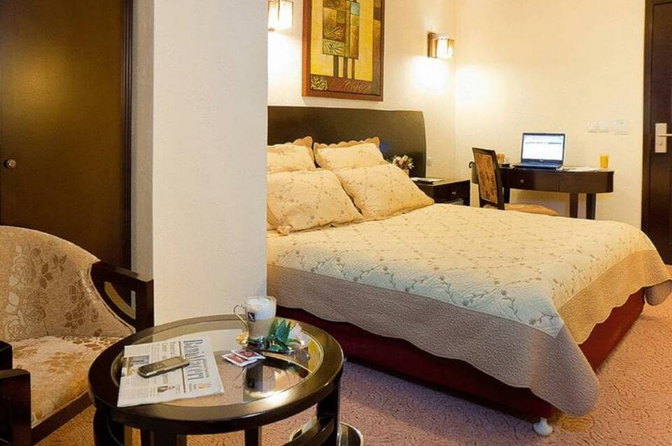 Avis Boutique Hotel & Restaurant 4