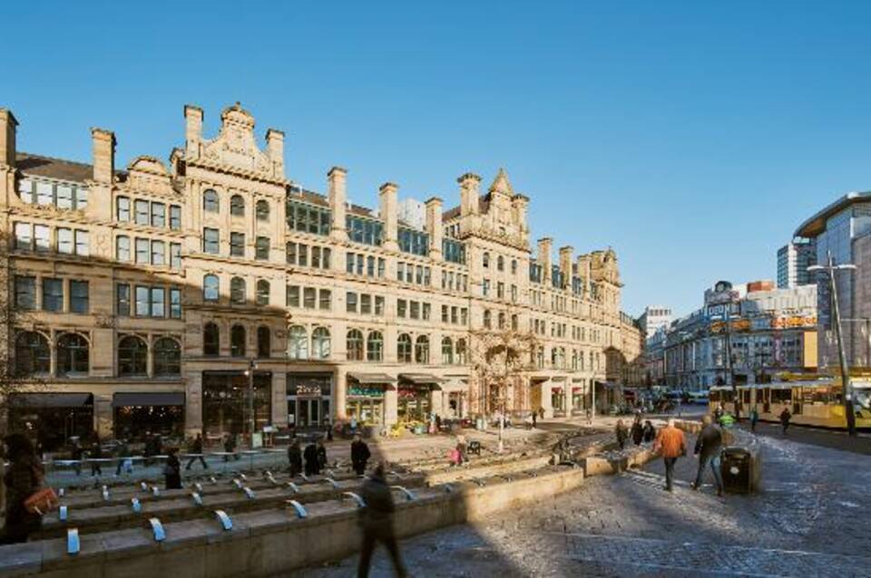 Roomzzz Manchester Victoria 3