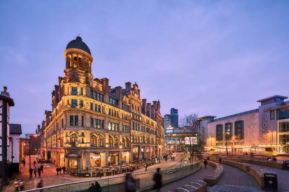 Roomzzz Manchester Victoria 4