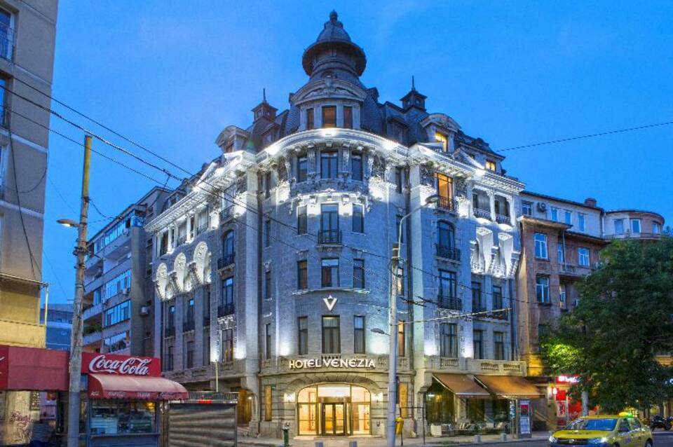 Zeus Essence Bucharest Venezia 1