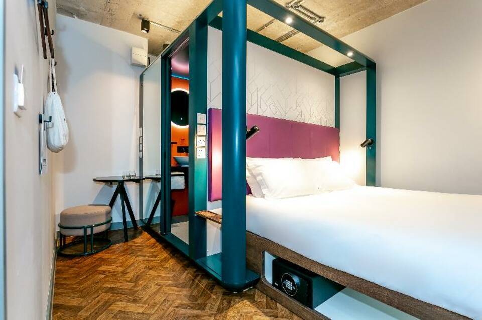 YOTEL Manchester Deansgate 2