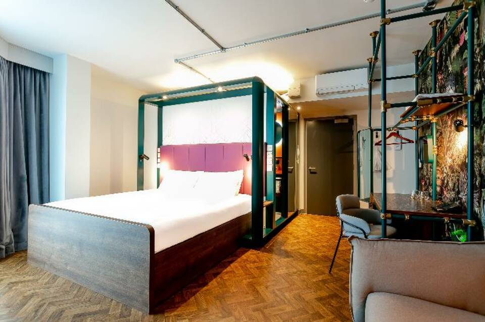 YOTEL Manchester Deansgate 3