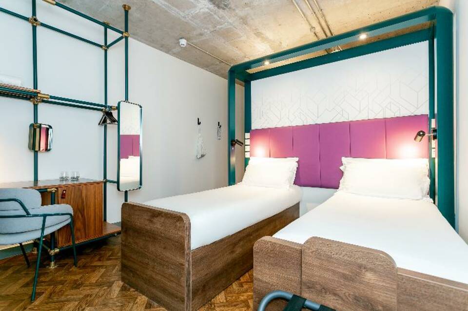 YOTEL Manchester Deansgate 5
