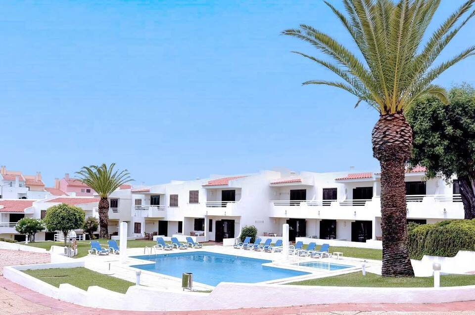 Aura Village - City Beach Apartments 3