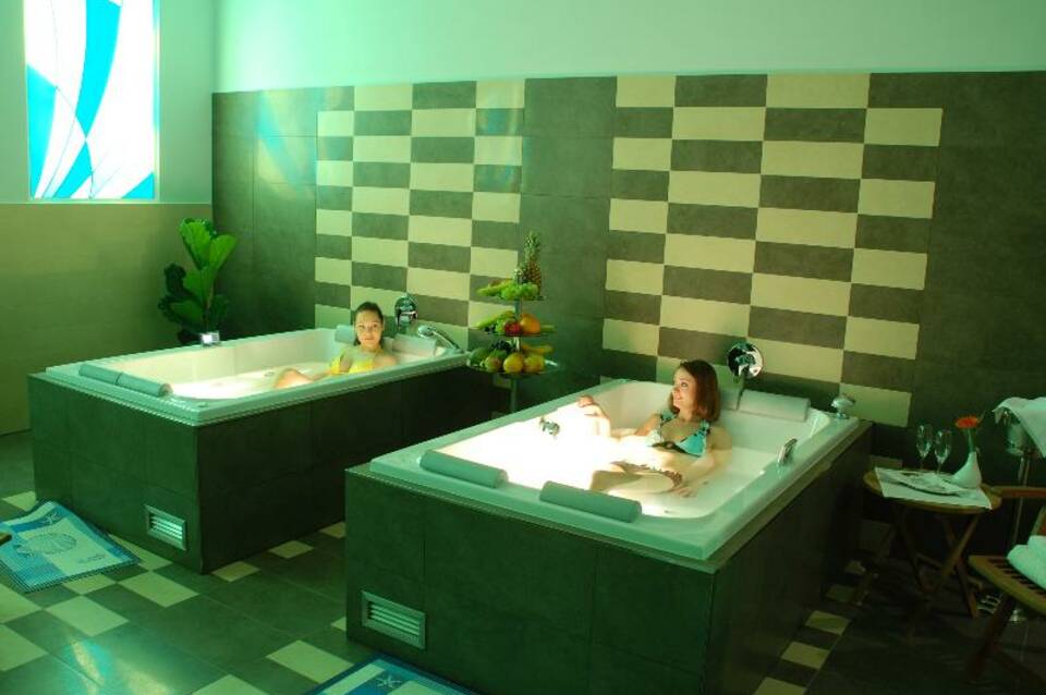 EA Hotel Downtown 5