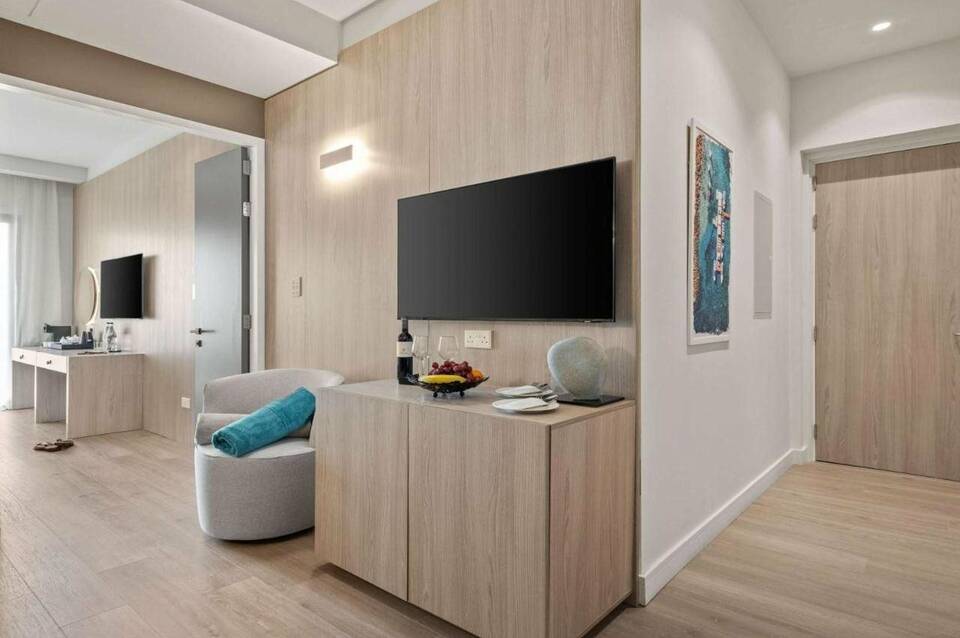 Mercure Larnaca Finikoudes Beach 5