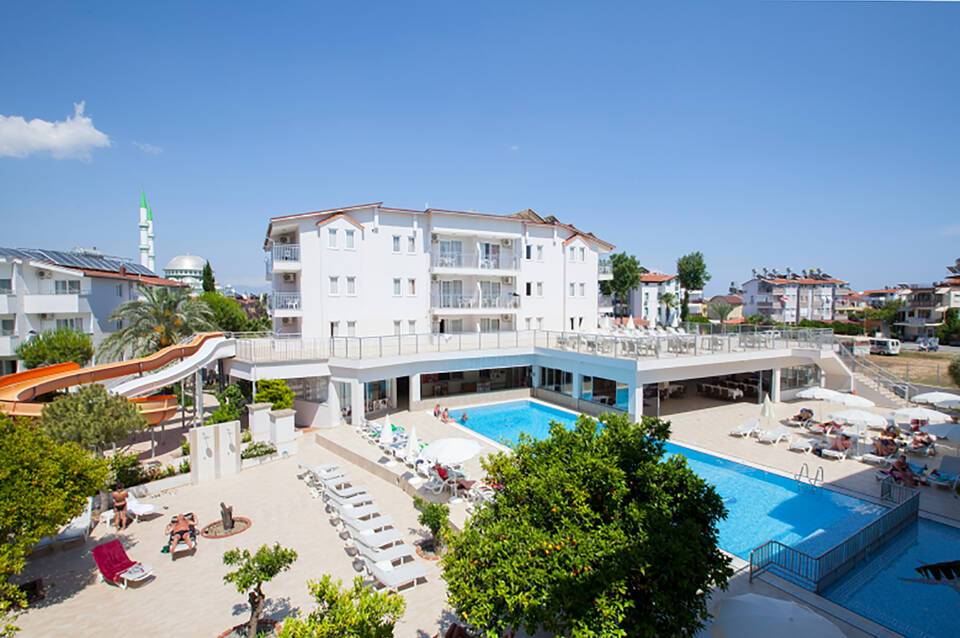 Catty Cats Garden Hotel 1