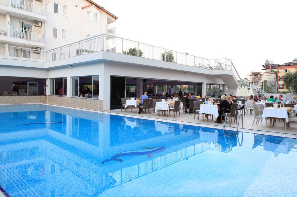 Catty Cats Garden Hotel 3