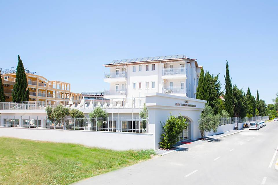 Catty Cats Garden Hotel 5