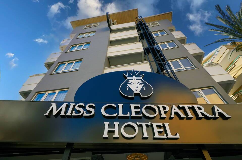 Miss Cleopatra Hotel 1